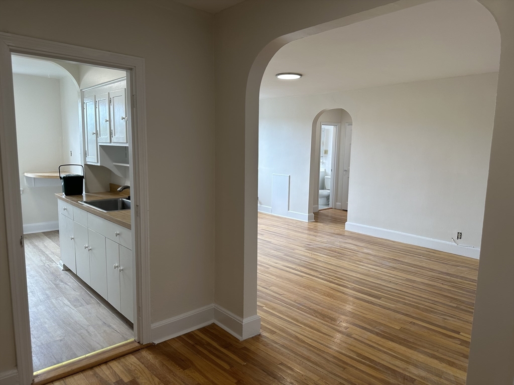 1 bed, 1 bath apartment for rent at 24 Concord Ave Unit 515, Harvard Square — photo 13 of 19