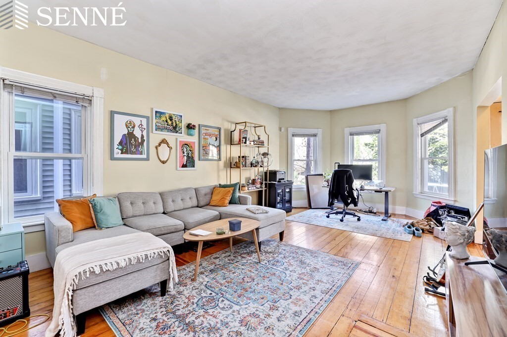 1 bed, 1 bath apartment for rent at 24 Crescent St Unit 1, Baldwin — photo 4 of 10