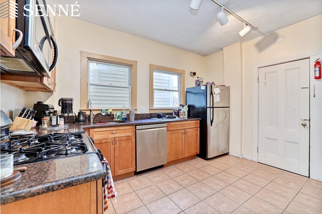 1 bed, 1 bath apartment for rent at 24 Crescent St Unit 1, Baldwin — photo 6 of 10