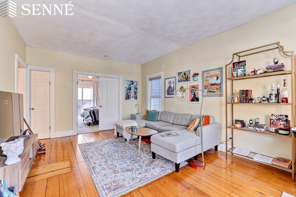 1 bed, 1 bath apartment for rent at 24 Crescent St Unit 1, Baldwin — photo 2 of 10
