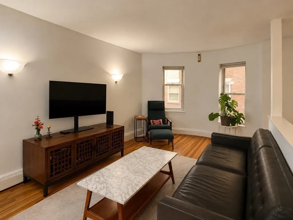 2 bed, 1 bath apartment for rent at 24 Cyprians Pl Unit 4, Roxbury — photo 5 of 14