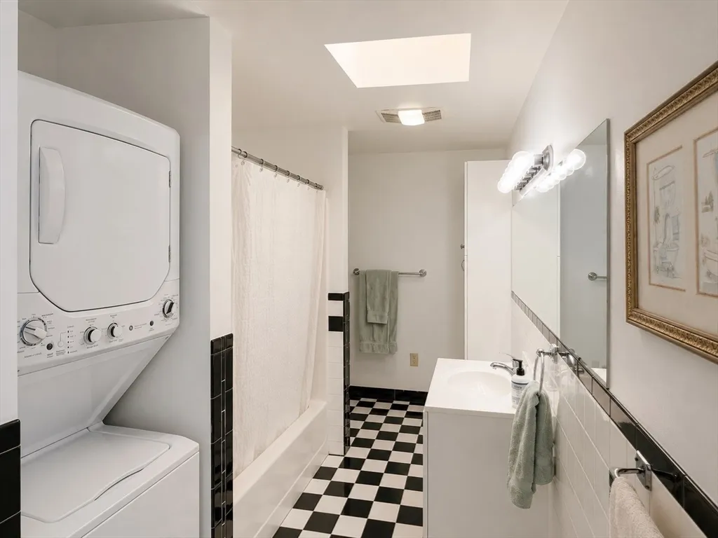 2 bed, 1 bath apartment for rent at 24 Cyprians Pl Unit 4, Roxbury — photo 7 of 14