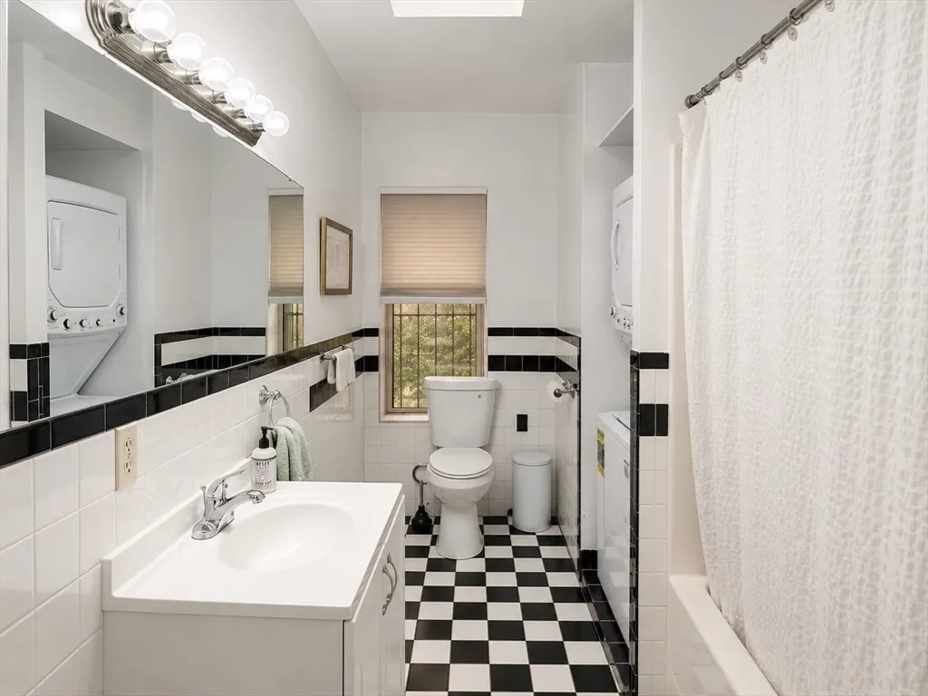 2 bed, 1 bath apartment for rent at 24 Cyprians Pl Unit 4, Roxbury — photo 6 of 14