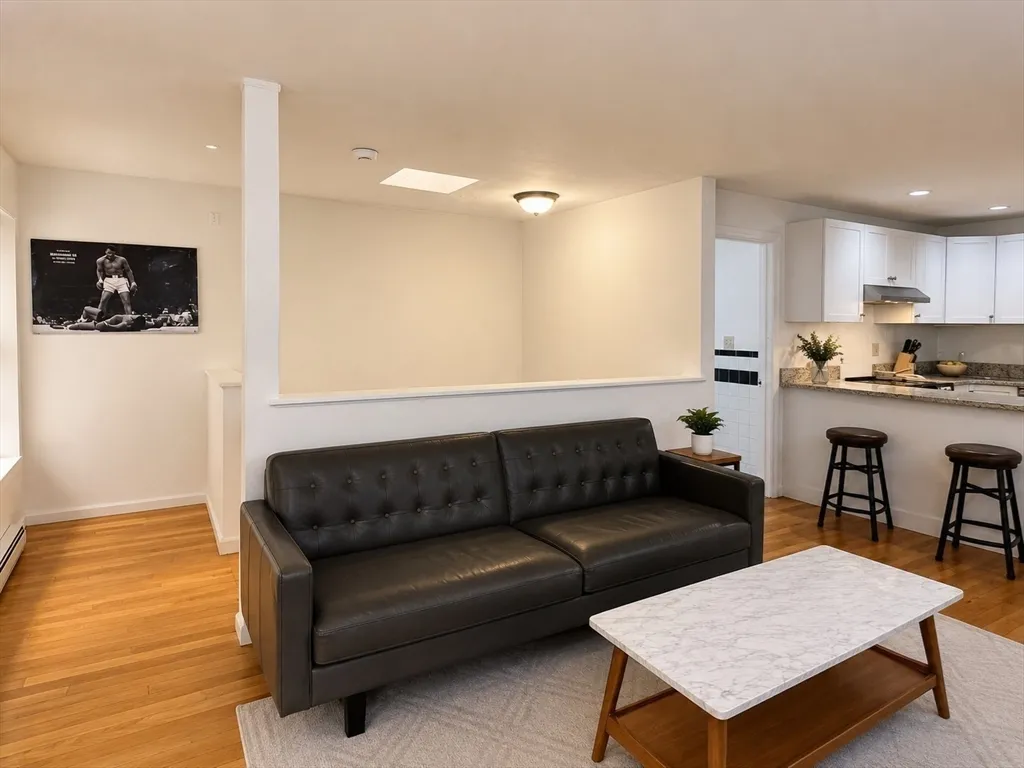 2 bed, 1 bath apartment for rent at 24 Cyprians Pl Unit 4, Roxbury — photo 4 of 14
