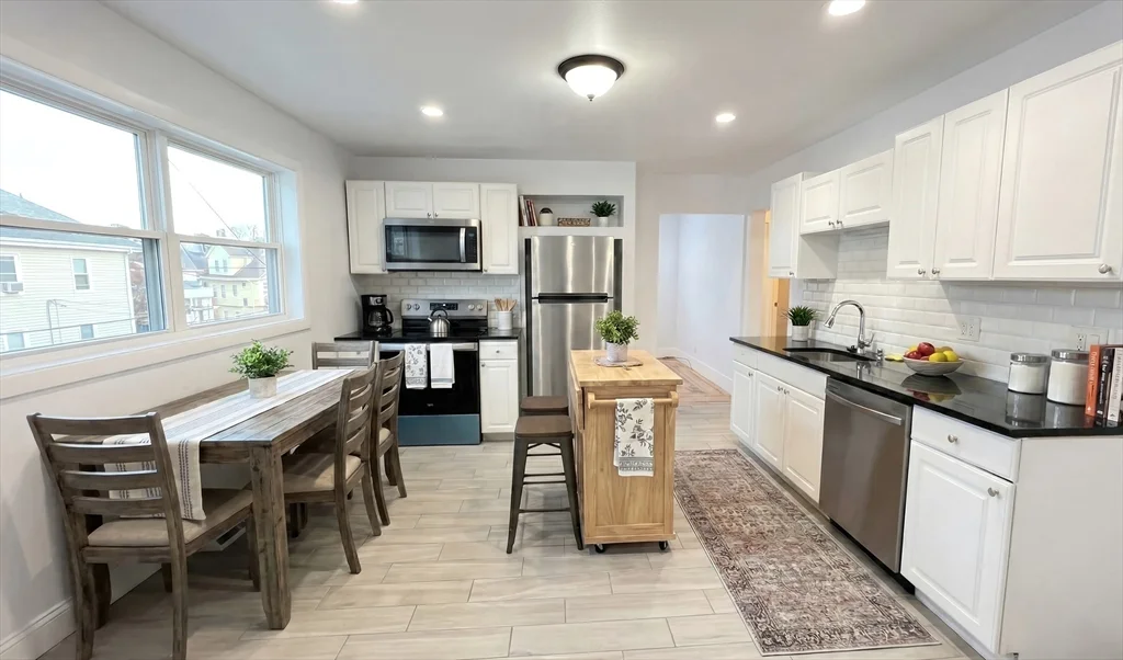 3 bed, 1 bath apartment for rent at 24 Elm St Unit 1, Everett — photo 1 of 9