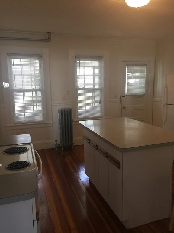 2 bed, 1 bath apartment for rent at 24 Elmwood Unit 1, Holyoke — photo 11 of 13