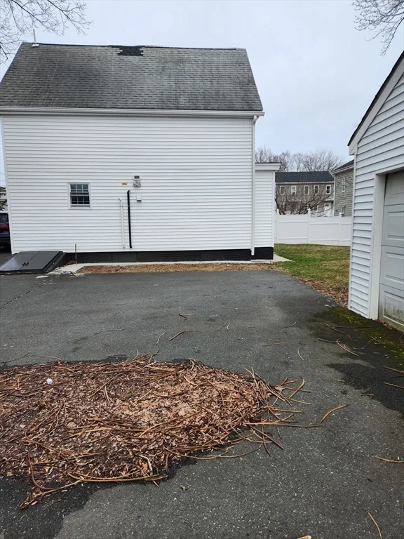 2 bed, 1 bath apartment for rent at 24 Emmet St, Brockton — photo 10 of 11