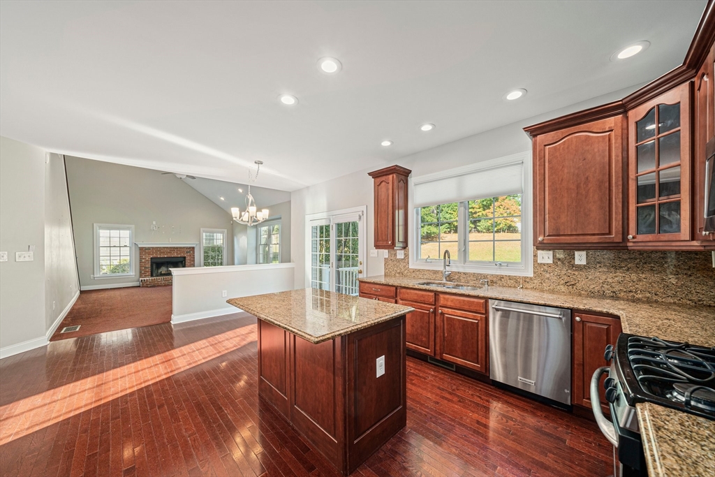4 bed, 3 bath apartment for rent at 24 Endean Dr Unit 24, Walpole — photo 6 of 42