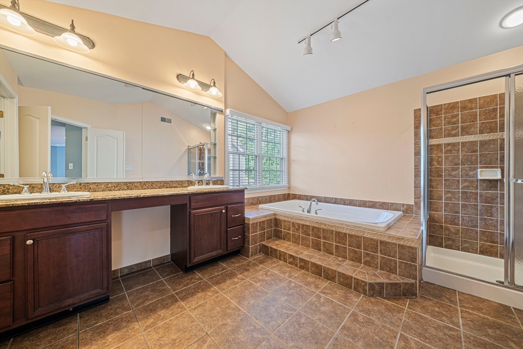 4 bed, 3 bath apartment for rent at 24 Endean Dr Unit 24, Walpole — photo 21 of 42