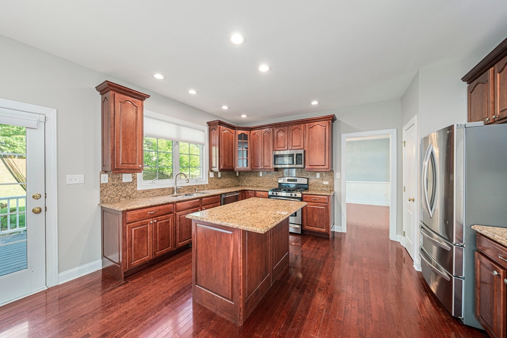 4 bed, 3 bath apartment for rent at 24 Endean Dr Unit 24, Walpole — photo 4 of 42