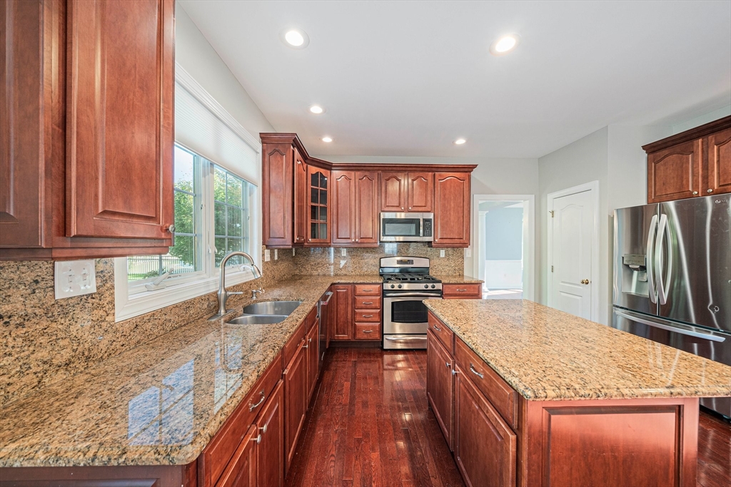 4 bed, 3 bath apartment for rent at 24 Endean Dr Unit 24, Walpole — photo 5 of 42