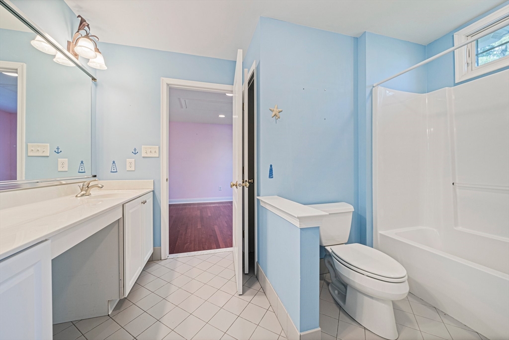 4 bed, 3 bath apartment for rent at 24 Endean Dr Unit 24, Walpole — photo 25 of 42