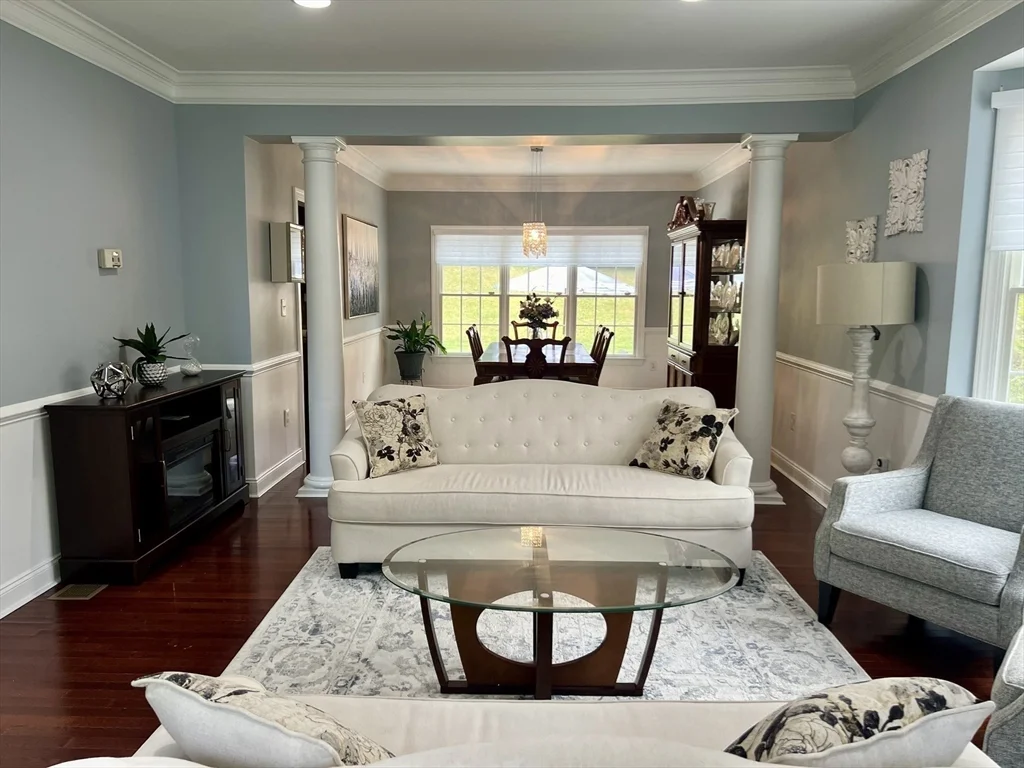 4 bed, 3 bath apartment for rent at 24 Endean Dr, Walpole — photo 3 of 39