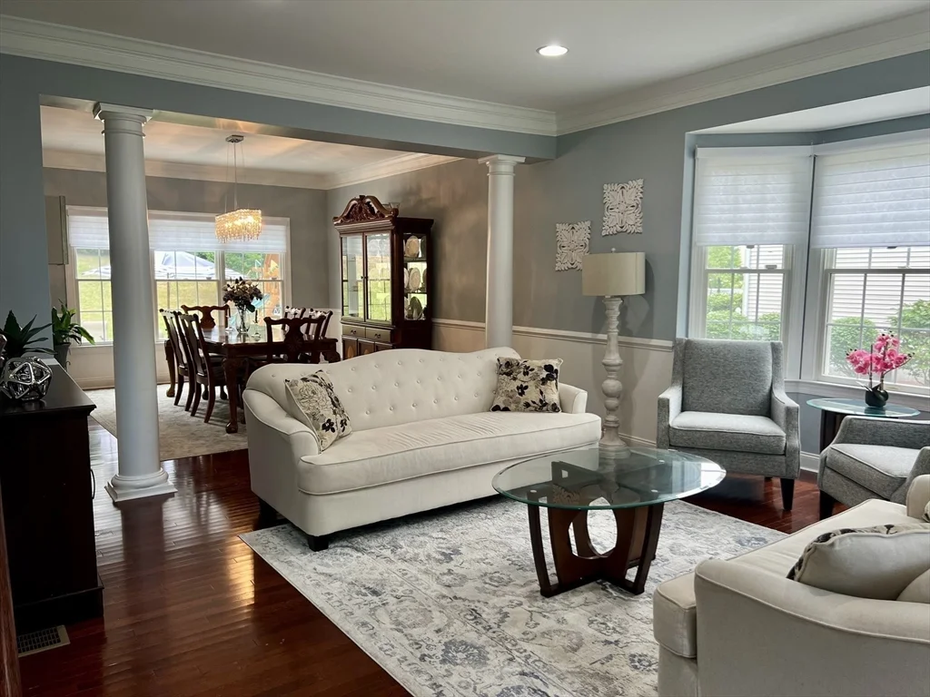 4 bed, 3 bath apartment for rent at 24 Endean Dr, Walpole — photo 4 of 39