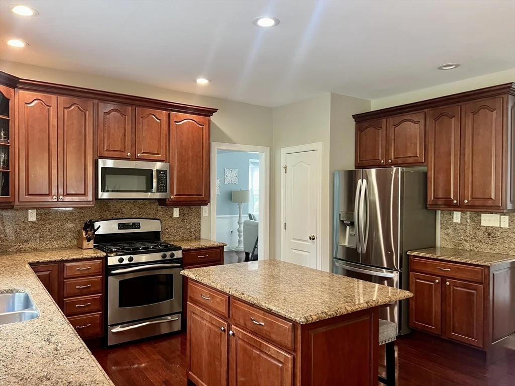 4 bed, 3 bath apartment for rent at 24 Endean Dr, Walpole — photo 18 of 39