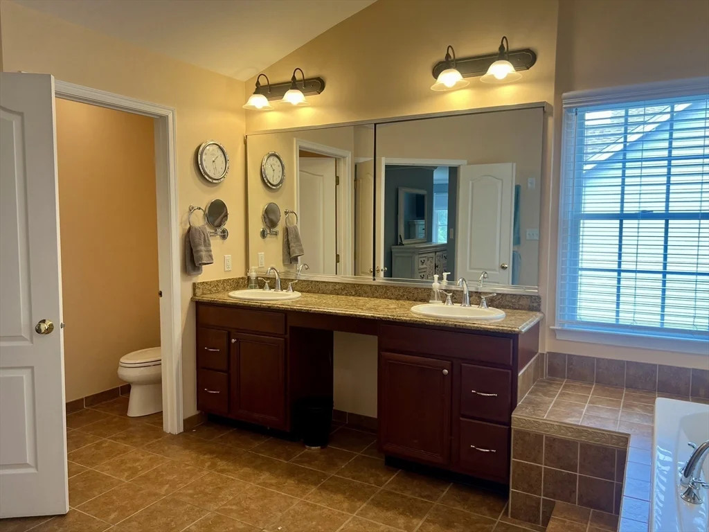 4 bed, 3 bath apartment for rent at 24 Endean Dr, Walpole — photo 34 of 39