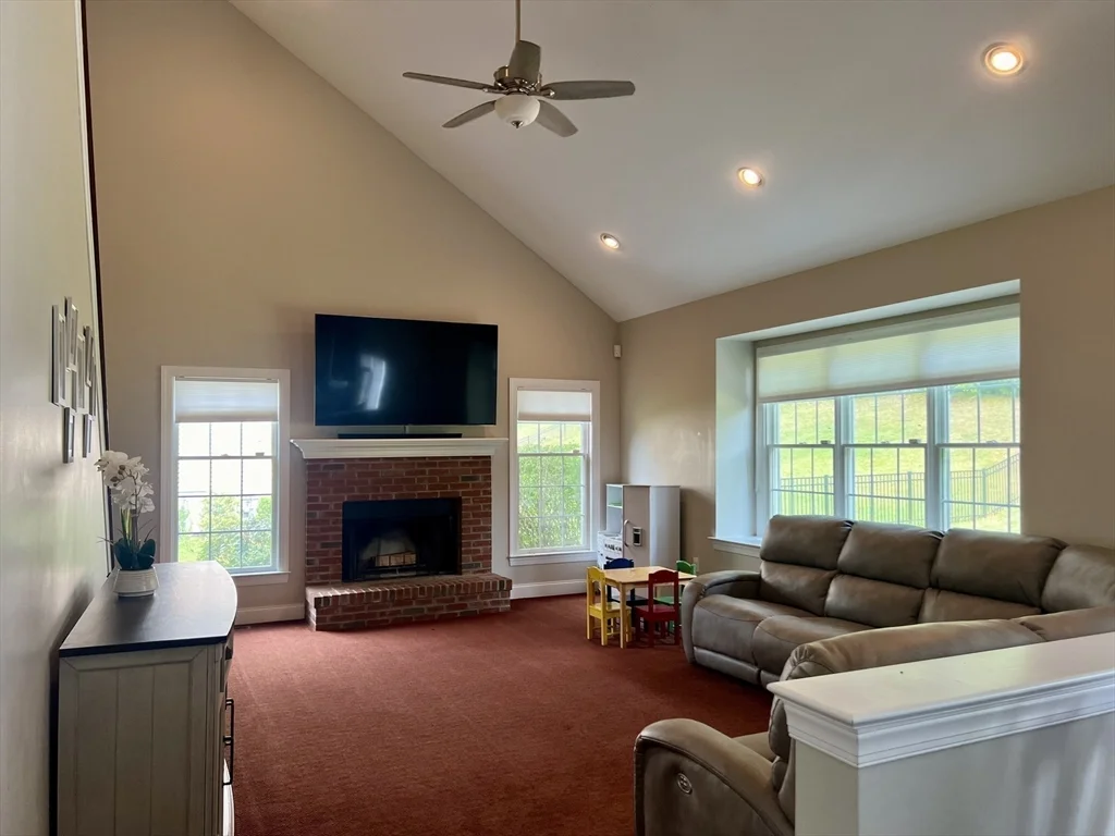 4 bed, 3 bath apartment for rent at 24 Endean Dr, Walpole — photo 12 of 39