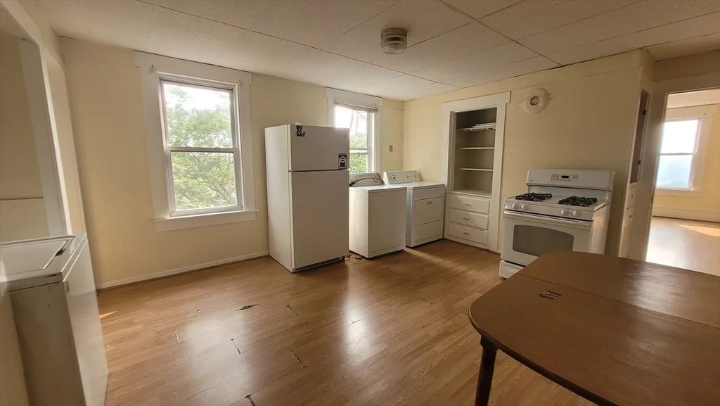 2 bed, 1 bath apartment for rent at 24 Everard Unit 3rd, Worcester — photo 4 of 13