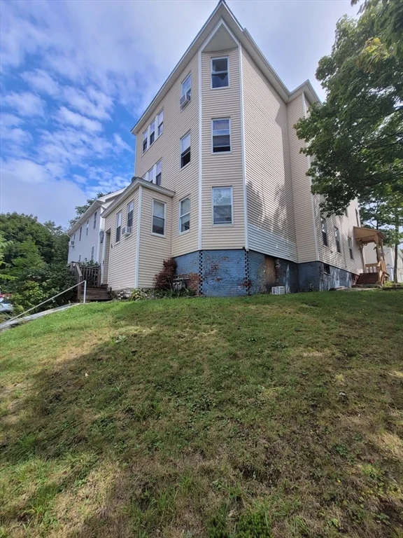 2 bed, 1 bath apartment for rent at 24 Everard Unit 3rd, Worcester — photo 11 of 13