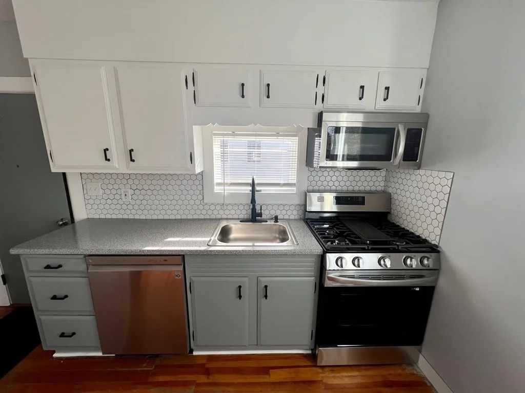 4 bed, 2 bath apartment for rent at 24 Ewell Ave Unit 24, Lexington — photo 4 of 30