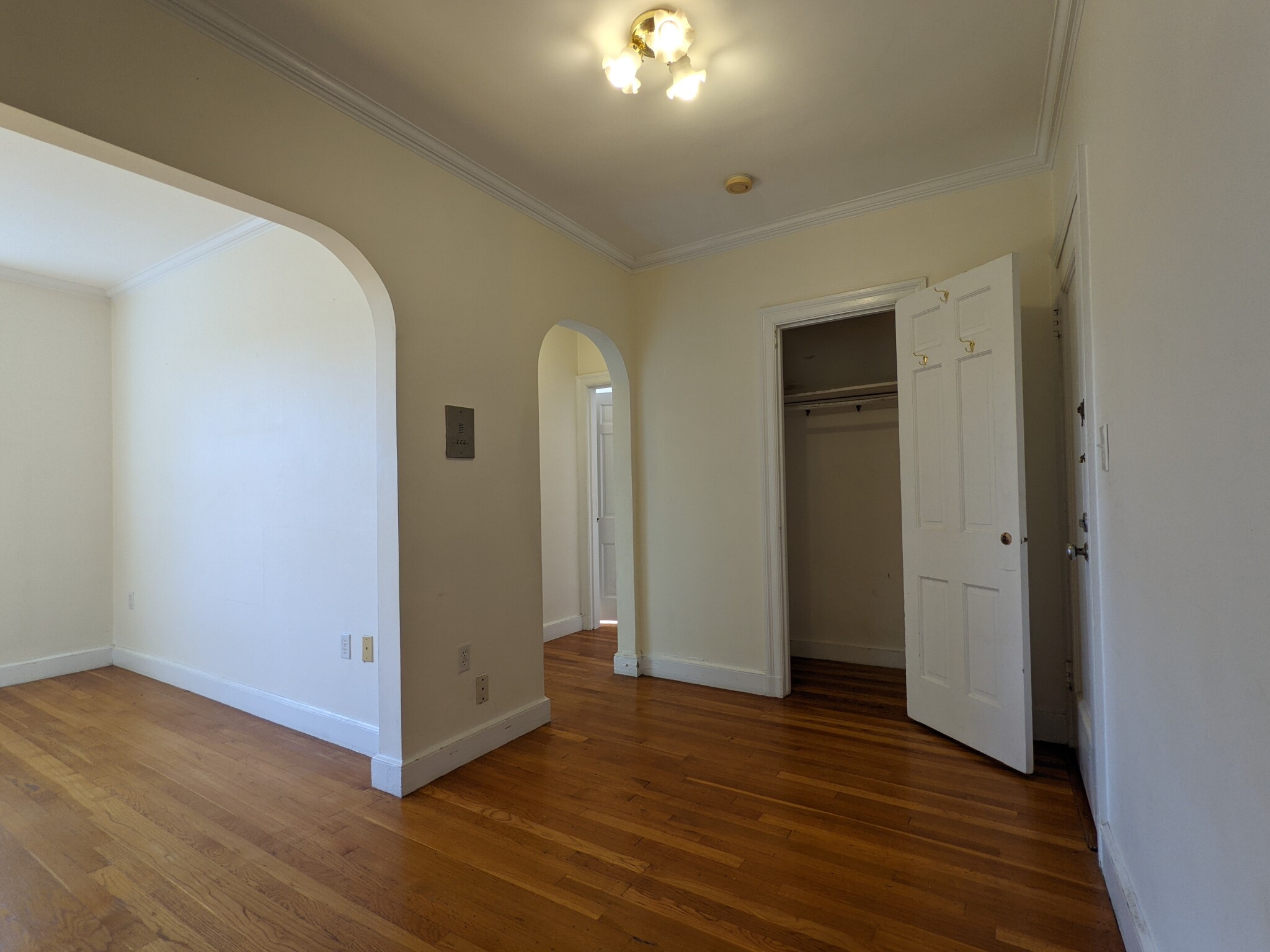 1 bed, 1 bath apartment for rent at 24 Fairbanks St Unit 6, Brookline — photo 3 of 18