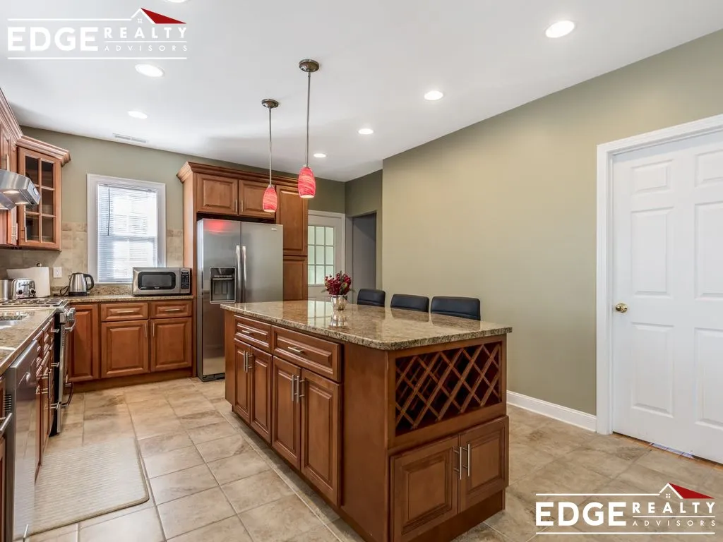 5 bed, 4 bath apartment for rent at 24 Fairmount Ave Unit 2, West Somerville — photo 2 of 20