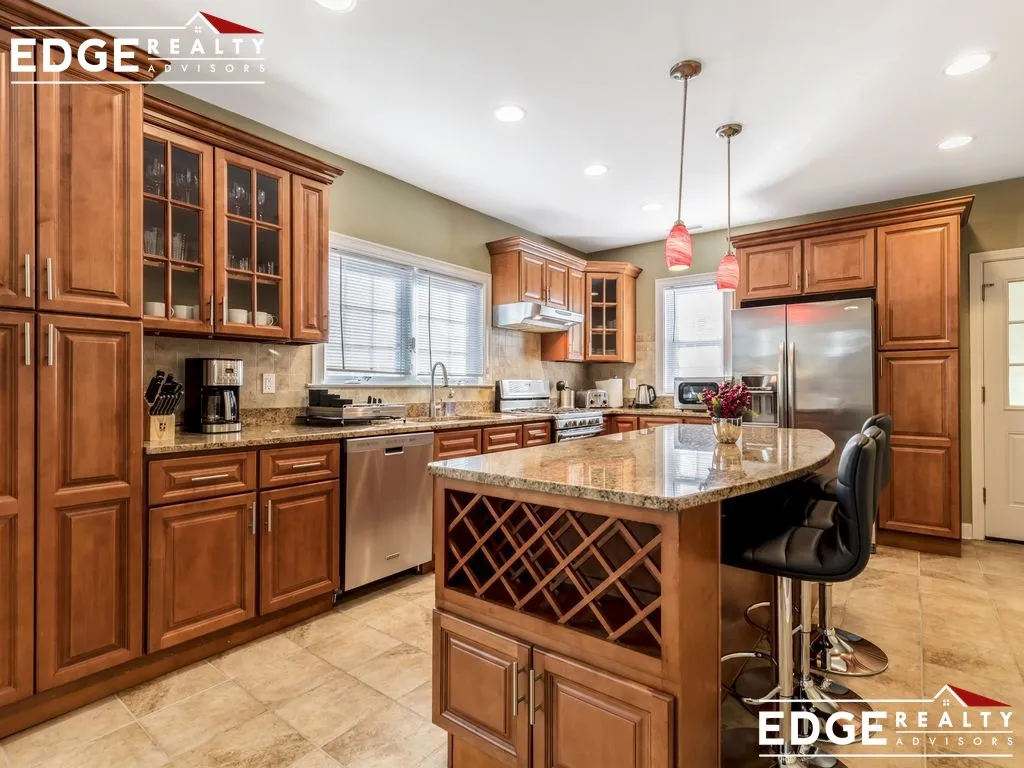 5 bed, 4 bath apartment for rent at 24 Fairmount Ave Unit 2, West Somerville — photo 3 of 20
