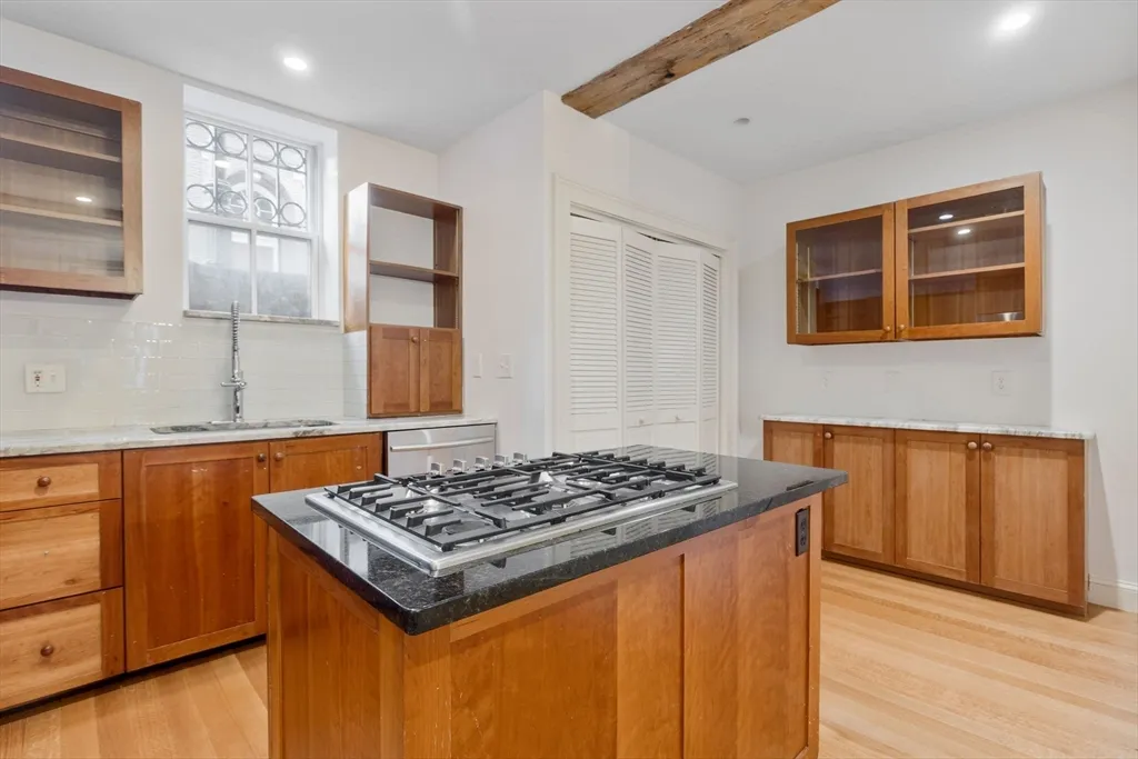 3 bed, 2 bath apartment for rent at 24 Fayette St Unit 24, Back Bay — photo 34 of 36