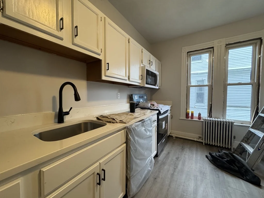 4 bed, 2 bath apartment for rent at 24 Foster St Unit 1, Brighton — photo 3 of 24