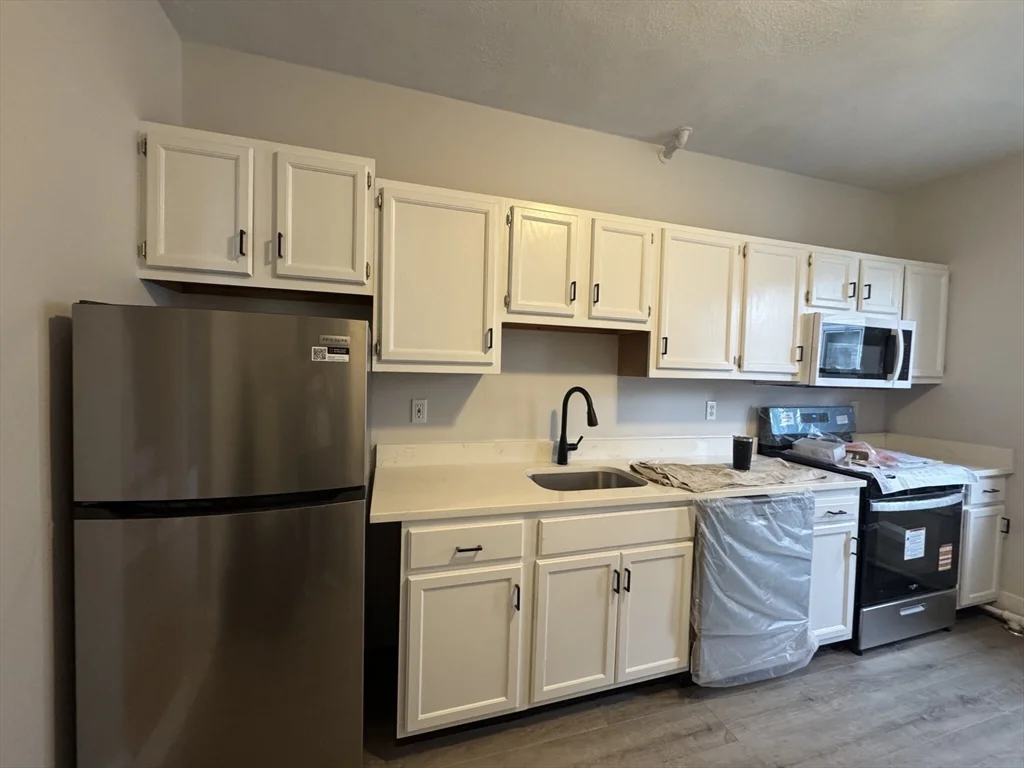 4 bed, 2 bath apartment for rent at 24 Foster St Unit 1, Brighton — photo 2 of 24