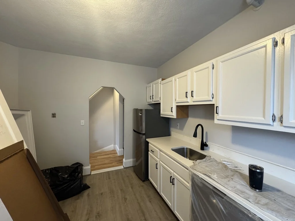 4 bed, 2 bath apartment for rent at 24 Foster St Unit 1, Brighton — photo 4 of 24