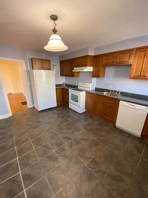 2 bed, 1 bath apartment for rent at 24 French Ave Unit 1, Braintree — photo 2 of 13