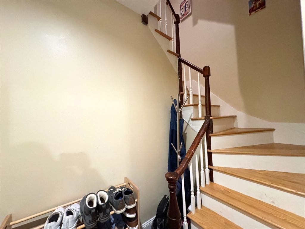 2 bed, 1 bath apartment for rent at 24 Front St Unit 2, Chelsea — photo 2 of 23