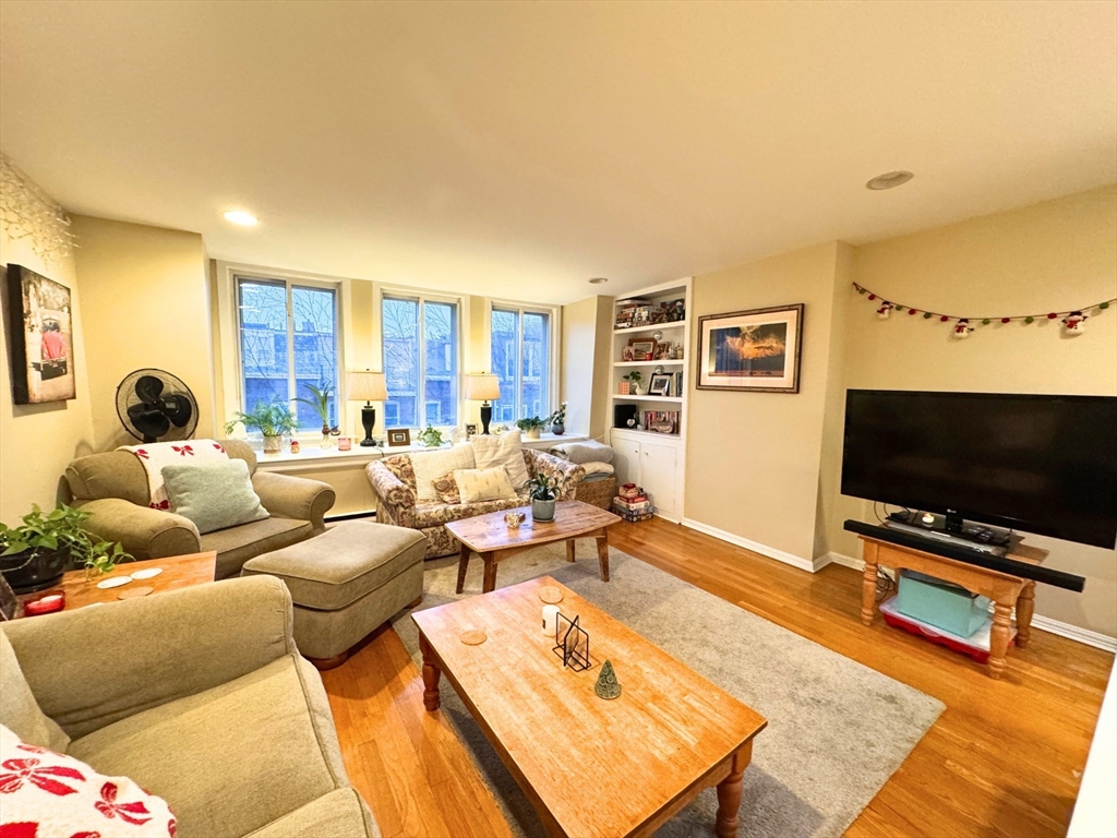 2 bed, 1 bath apartment for rent at 24 Front St Unit 2, Chelsea — photo 3 of 23