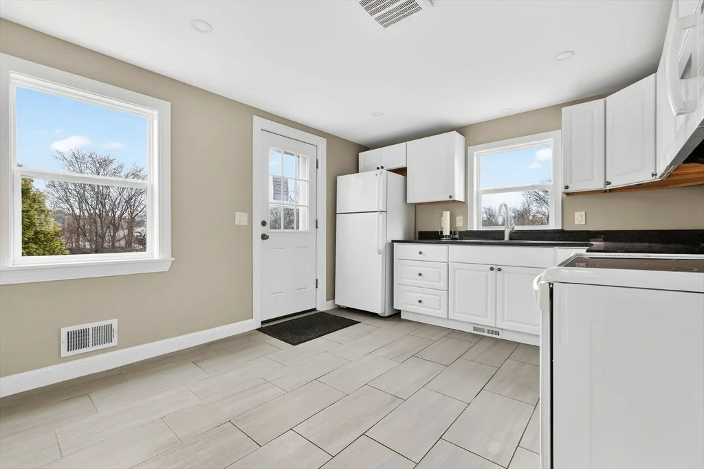 2 bed, 1 bath apartment for rent at 24 Garden St, Danvers — photo 9 of 21
