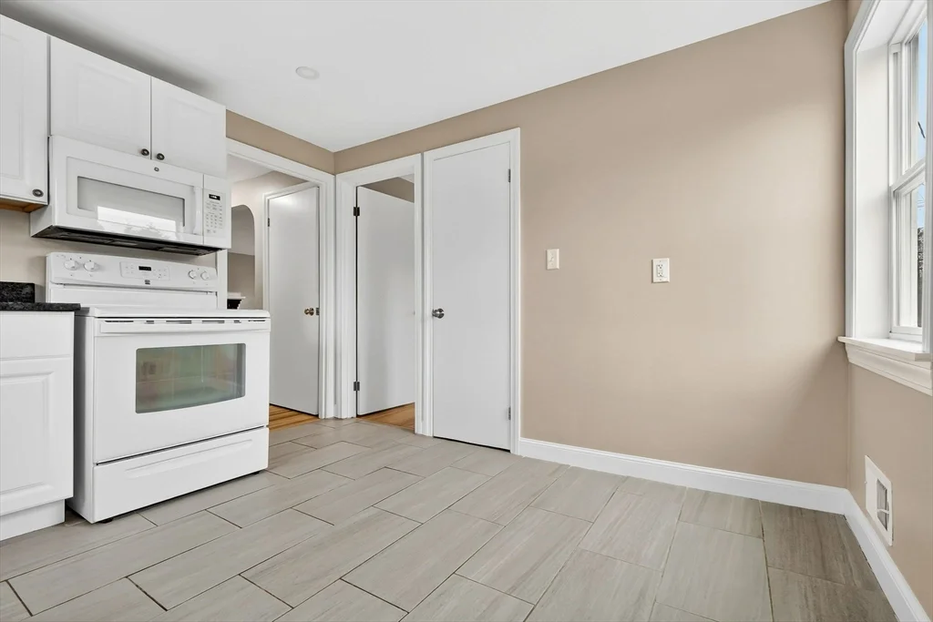 2 bed, 1 bath apartment for rent at 24 Garden St, Danvers — photo 8 of 21