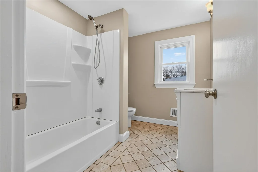 2 bed, 1 bath apartment for rent at 24 Garden St, Danvers — photo 11 of 21