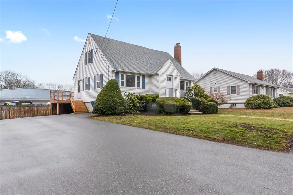 2 bed, 1 bath apartment for rent at 24 Garden St, Danvers — photo 2 of 21