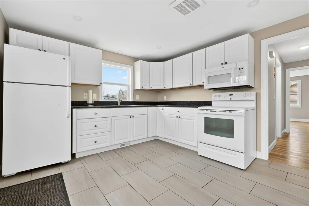 2 bed, 1 bath apartment for rent at 24 Garden St, Danvers — photo 6 of 21