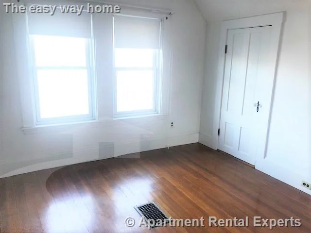 4 bed, 1 bath apartment for rent at 24 Gold Star Rd, Davis Square — photo 5 of 11