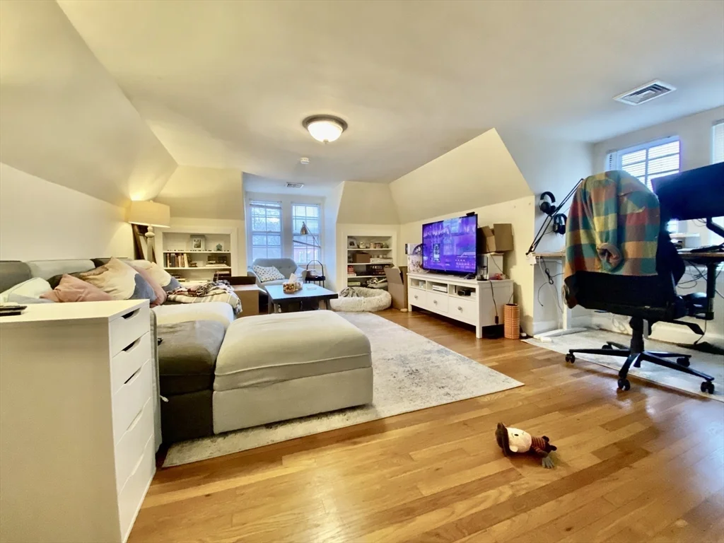 1 bed, 1 bath apartment for rent at 24 Grovenor Rd Unit 4, Jamaica Plain — photo 2 of 15