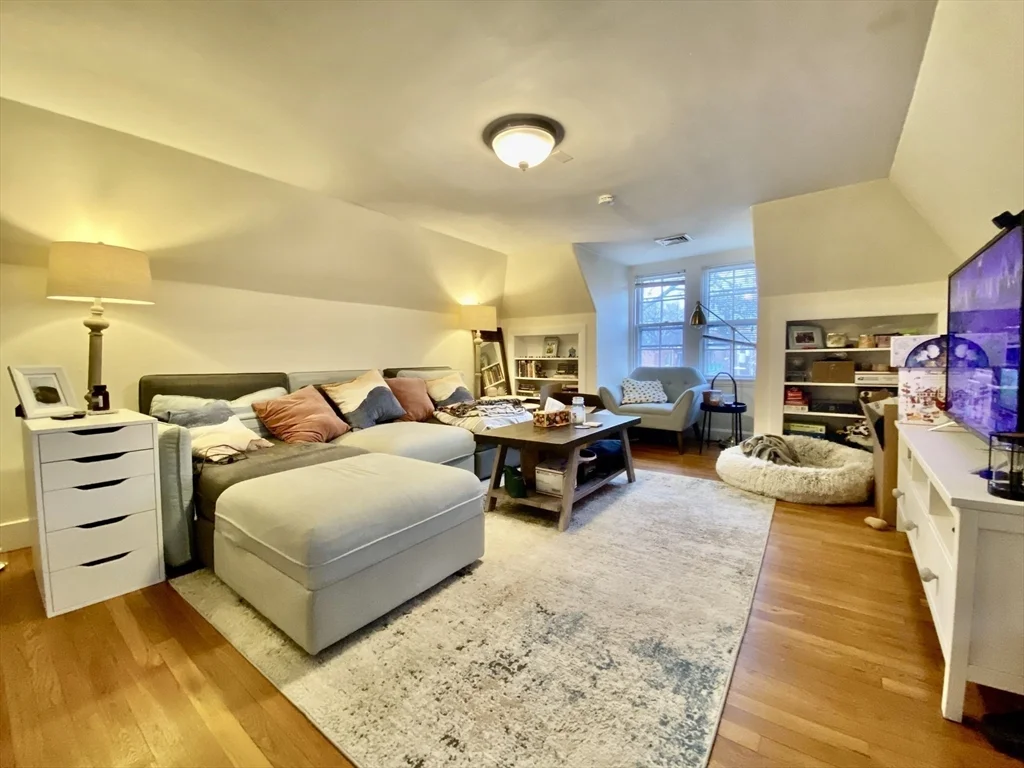 1 bed, 1 bath apartment for rent at 24 Grovenor Rd Unit 4, Jamaica Plain — photo 1 of 15
