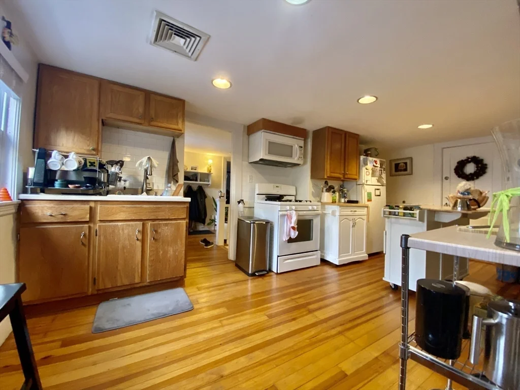 1 bed, 1 bath apartment for rent at 24 Grovenor Rd Unit 4, Jamaica Plain — photo 5 of 15