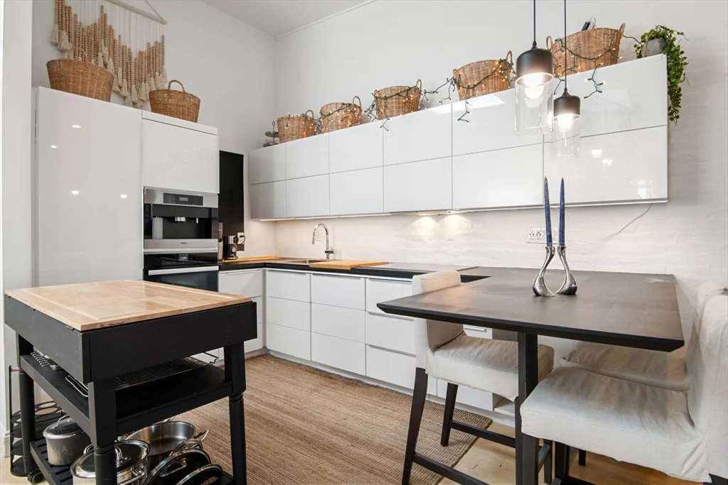 2 bed, 1 bath apartment for rent at 24 Hancock St Unit 7, Beacon Hill — photo 6 of 27