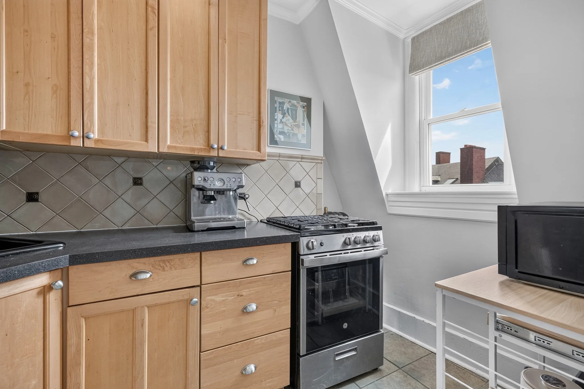 1 bed, 1 bath apartment for rent at 24 Harvard St Unit 4, Charlestown — photo 4 of 9