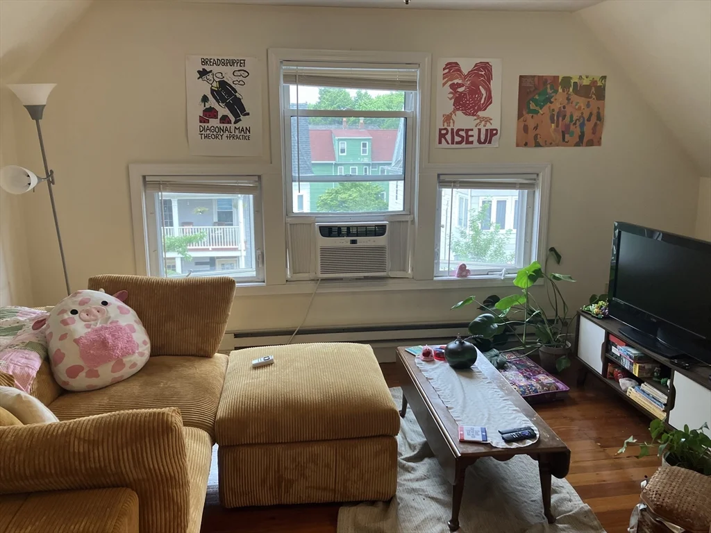2 bed, 1 bath apartment for rent at 24 Haskell St Unit 4, North Cambridge — photo 3 of 20