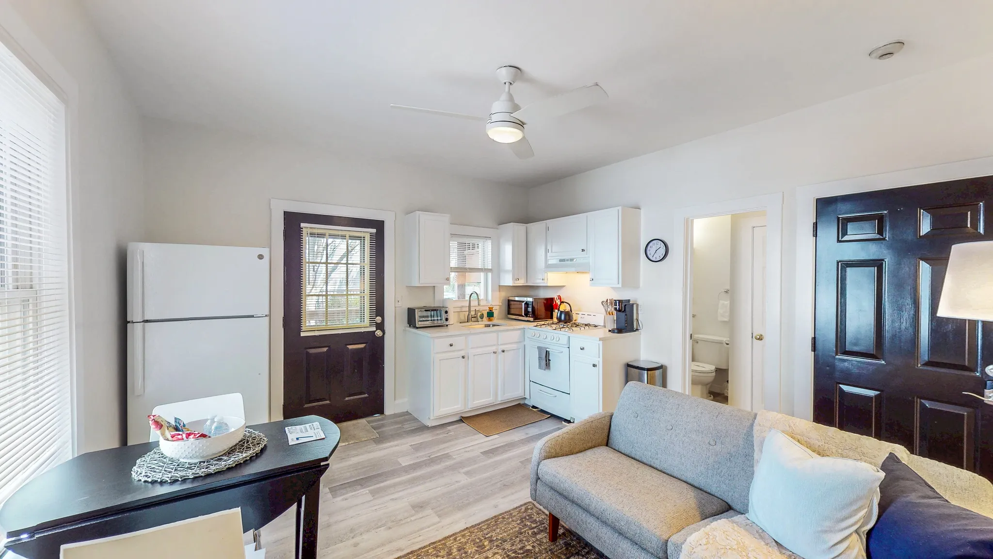 1 bed, 1 bath apartment for rent at 24 Hews St Unit 1, Riverside — photo 8 of 14