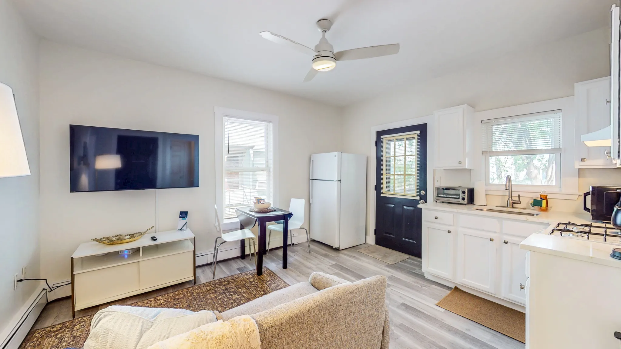1 bed, 1 bath apartment for rent at 24 Hews St Unit 1, Riverside — photo 7 of 14