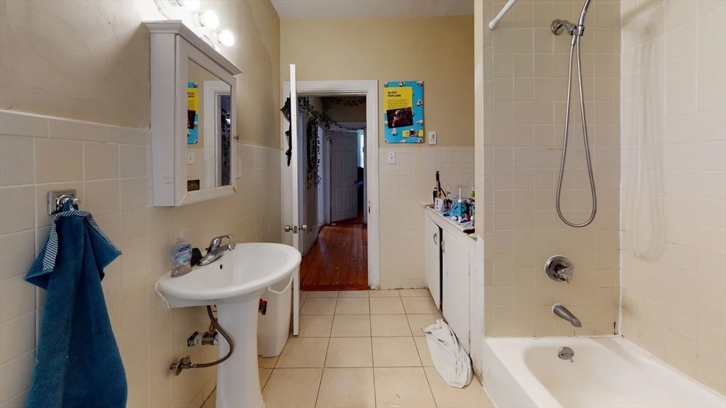 6 bed, 2 bath apartment for rent at 24 Highgate Unit 1, Allston — photo 9 of 10