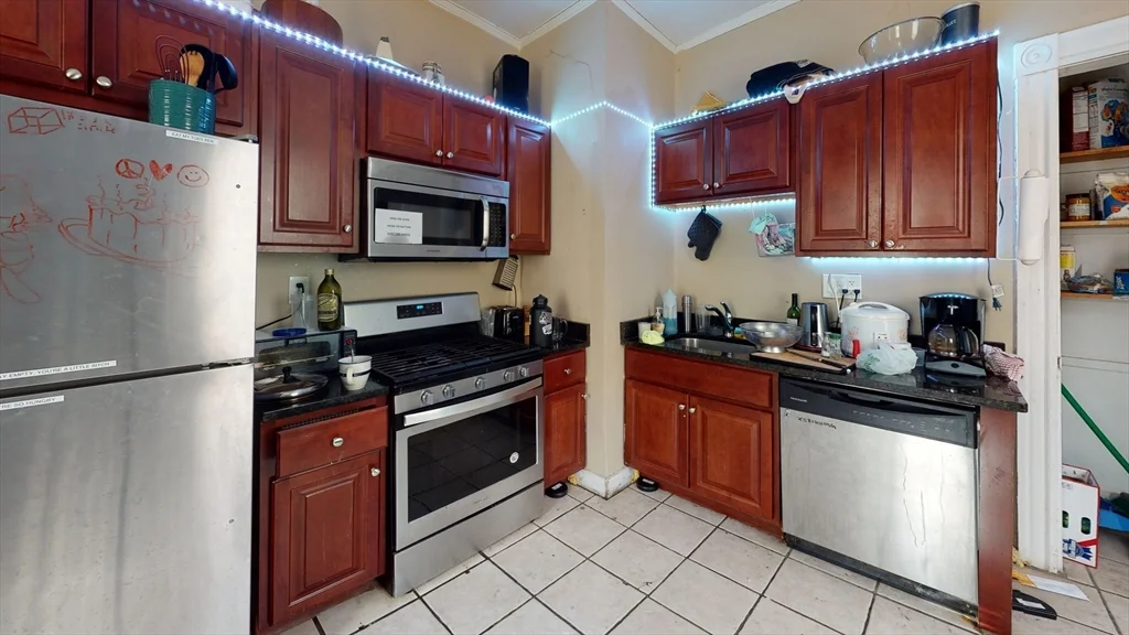 6 bed, 2 bath apartment for rent at 24 Highgate Unit 1, Allston